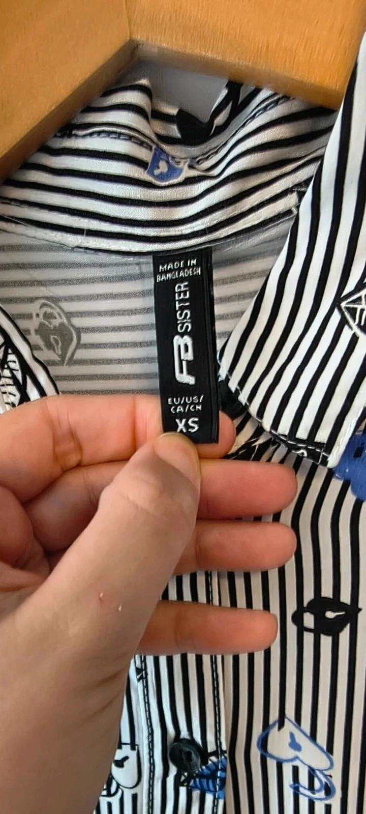 FB Sister blusa XS | Preto e branco listrado com estampa azul divertida | Silhueta fluida |#285 – photo 6
